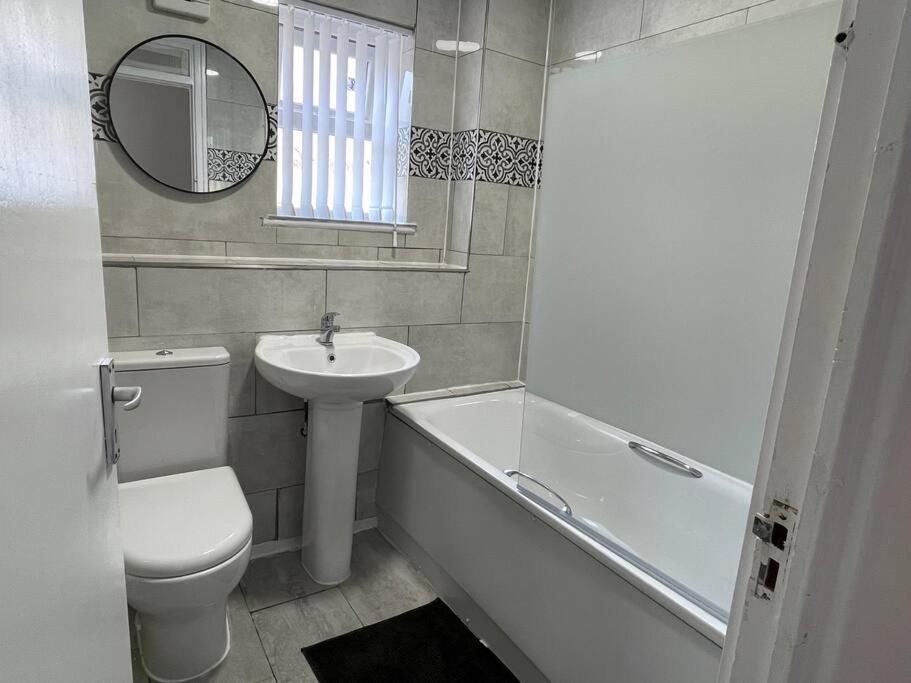 New! 4 Bedroom London House With Garden And Lawn エクステリア 写真