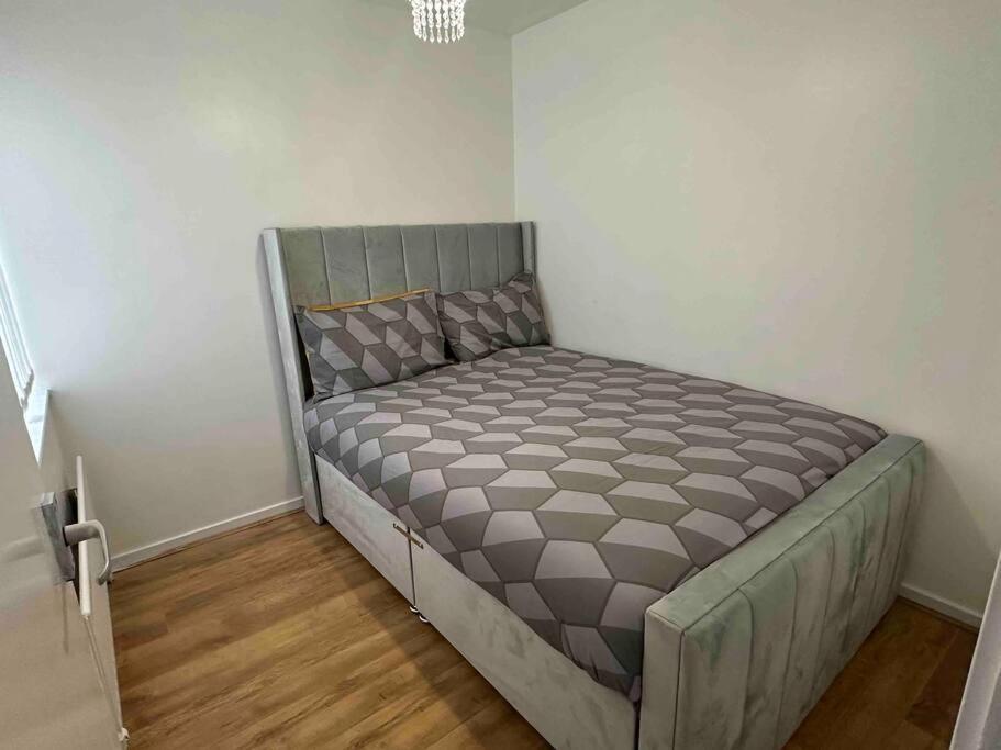 New! 4 Bedroom London House With Garden And Lawn エクステリア 写真