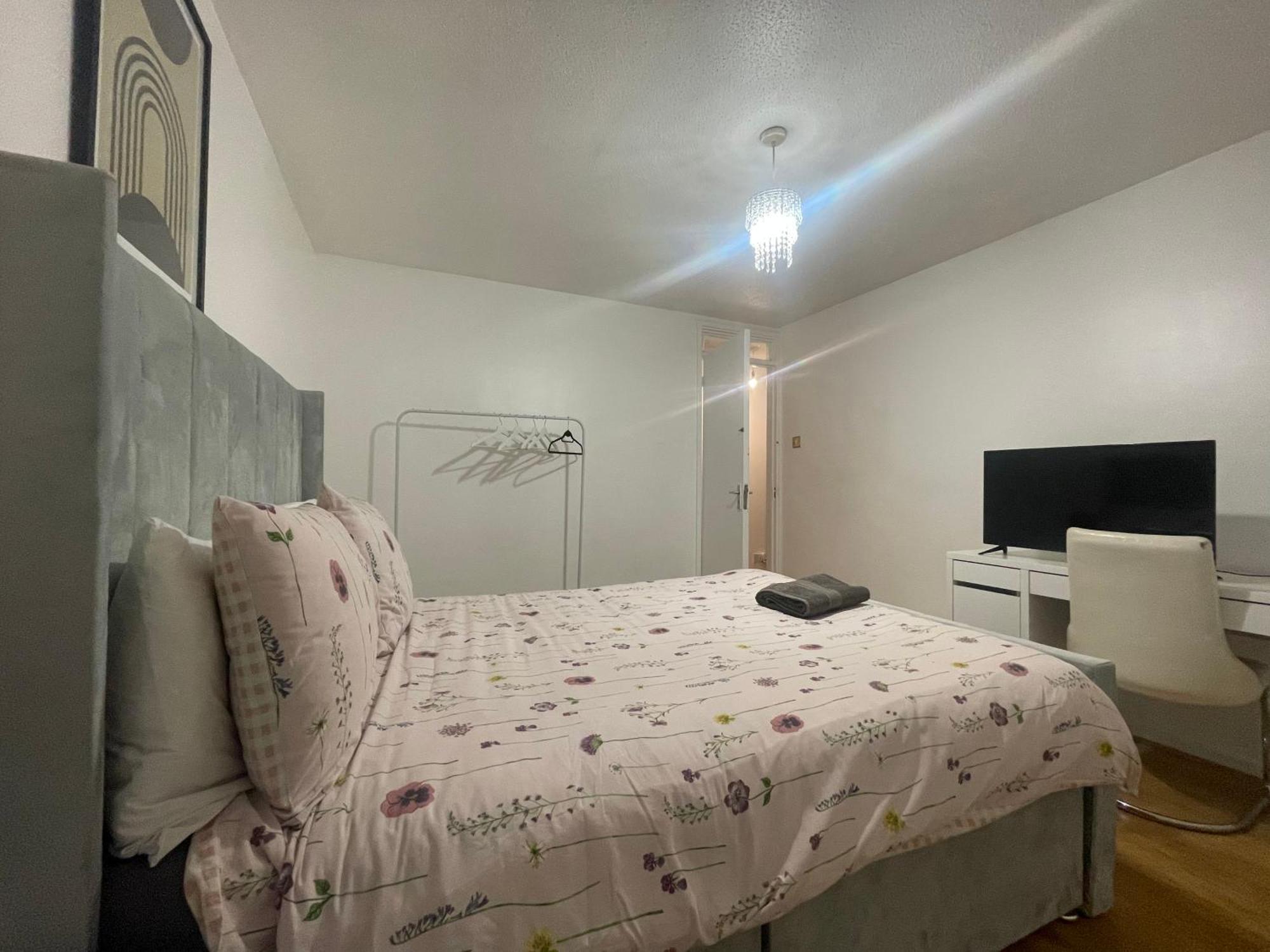 New! 4 Bedroom London House With Garden And Lawn エクステリア 写真